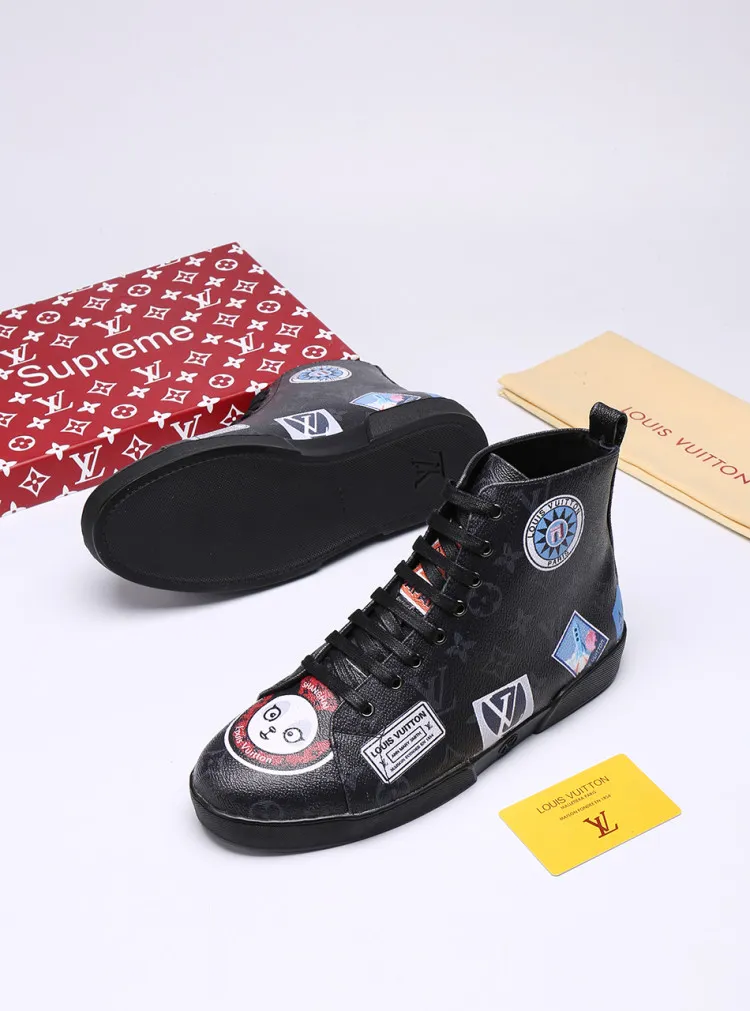 Factory price: 400💰 [LV] Animal series limited edition high-top sports shoes for men, L classic print, new autumn and winter style, original replica, 1:1 Counter quality, the fabric is Italian 🇮🇹 imported cowhide ➕🇮🇹 pure sheepskin lining ➕ original outsole, 🔍🔍 high quality, you can go in and out of the counter at will, welcome to compare, the outsole line will never be unglued, all sellers are welcome to sell in the picture above, can be shipped in one piece, code number: 38-44 (45 codes can be customized)
